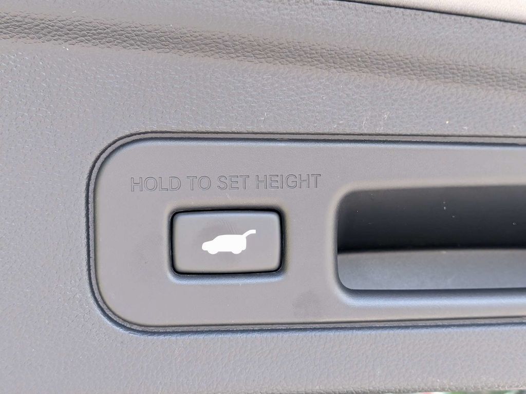 Used 2025 Acura MDX w/ Technology Package FWD image 13