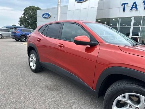 Used 2024 Chevrolet Trax LS w/ LS Convenience Package FWD image 7