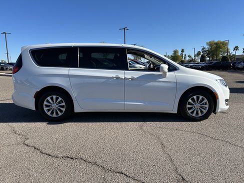 Used 2018 Chrysler Pacifica Touring Plus image 6