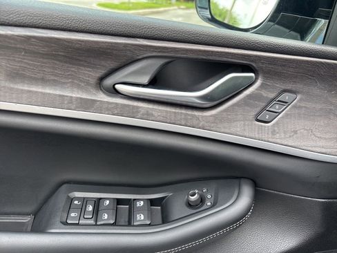 Used 2023 Jeep Grand Cherokee Limited RWD image 16