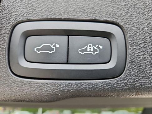 Used 2022 Volvo XC60 B5 Inscription w/ Climate Package image 29