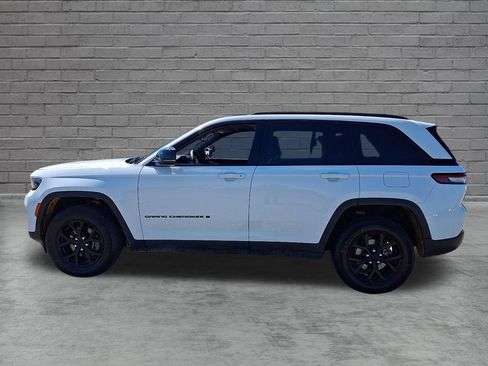 Certified 2024 Jeep Grand Cherokee Altitude AWD/4WD image 7
