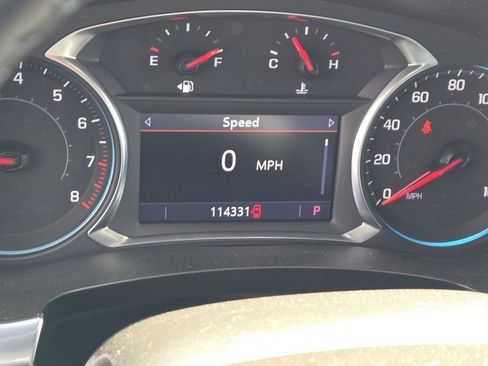 Used 2022 Chevrolet Traverse LT image 9