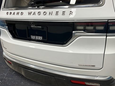 Used 2022 Jeep Grand Wagoneer Series III w/ Rear Seat Video Group 1 AWD/4WD image 46