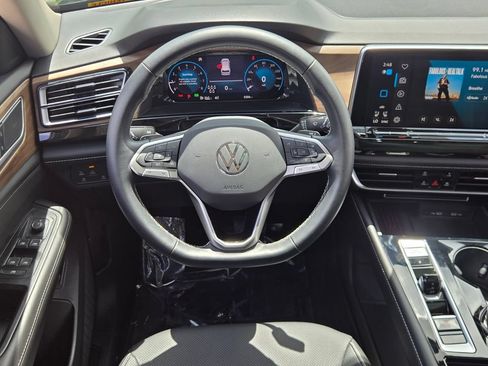 Certified 2026 Volkswagen Atlas SE w/ Panoramic Sunroof Package FWD image 12