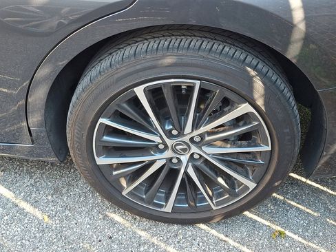 Certified 2024 Lexus ES 250 w/ Premium Package AWD/4WD image 3