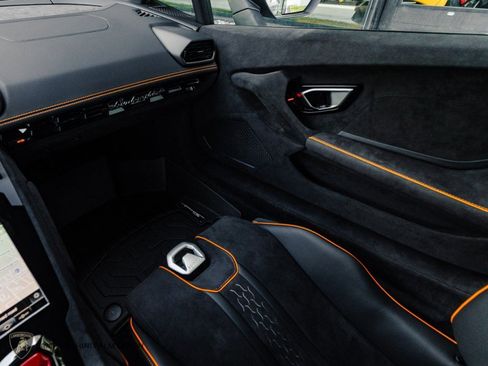 Used 2024 Lamborghini Huracan Sterrato image 11