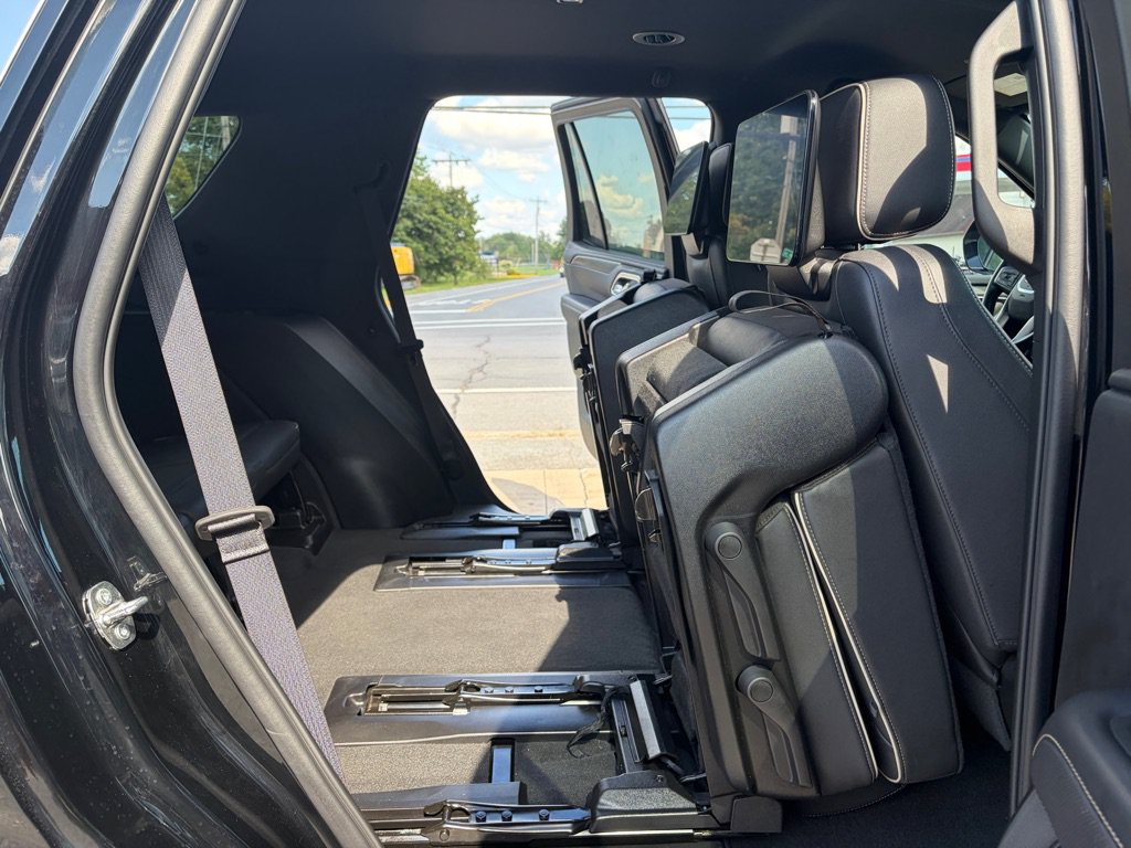 Used 2024 GMC Yukon SLT w/ SLT Luxury Package AWD/4WD image 38