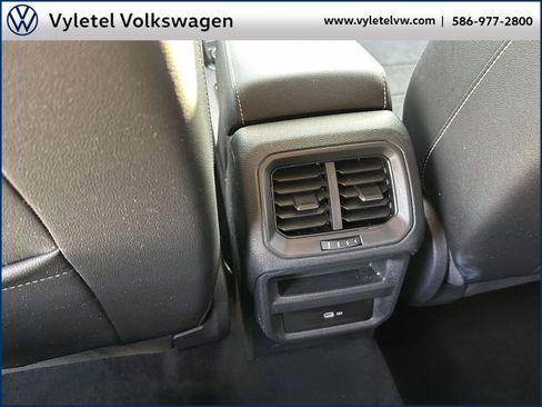 Certified 2023 Volkswagen Taos SE w/ Black Wheel Package image 13