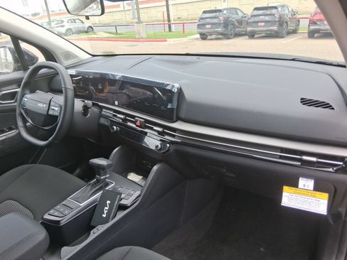 New 2026 Kia Sportage LX w/ LX Convenience Package FWD image 11