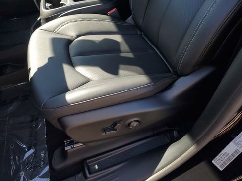 New 2026 Chrysler Pacifica Select FWD image 19