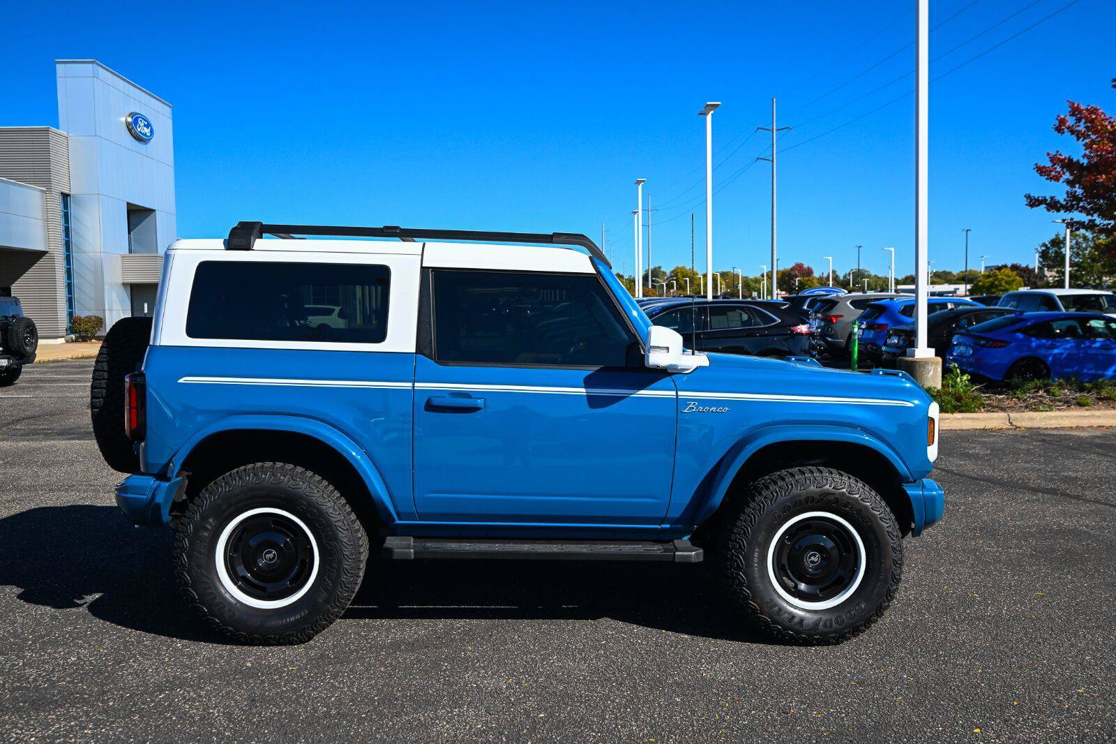Used 2024 Ford Bronco Heritage Edition AWD/4WD image 3