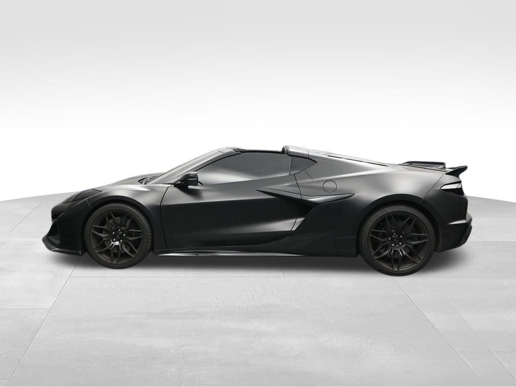 Used 2024 Chevrolet Corvette Z06 RWD image 2