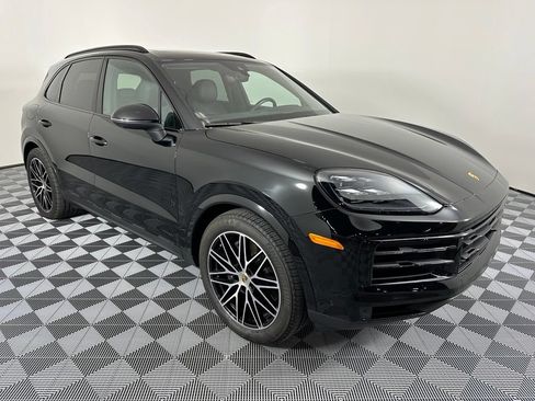 Certified 2024 Porsche Cayenne w/ Premium Package Plus (PFM) AWD/4WD image 12