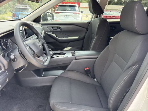 Used 2025 Nissan Rogue S FWD image 4