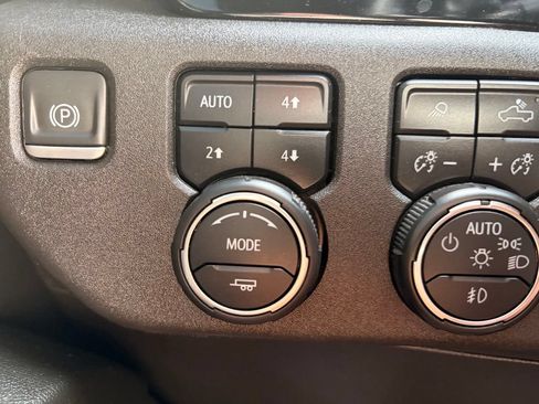 Used 2024 Chevrolet Silverado 1500 LTZ AWD/4WD image 36
