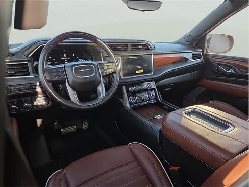 Used 2024 GMC Yukon XL Denali Ultimate image 12