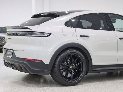 Used 2024 Porsche Cayenne Turbo GT AWD/4WD image 12