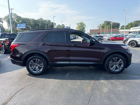Used 2023 Ford Explorer XLT w/ Equipment Group 202A AWD/4WD image 6