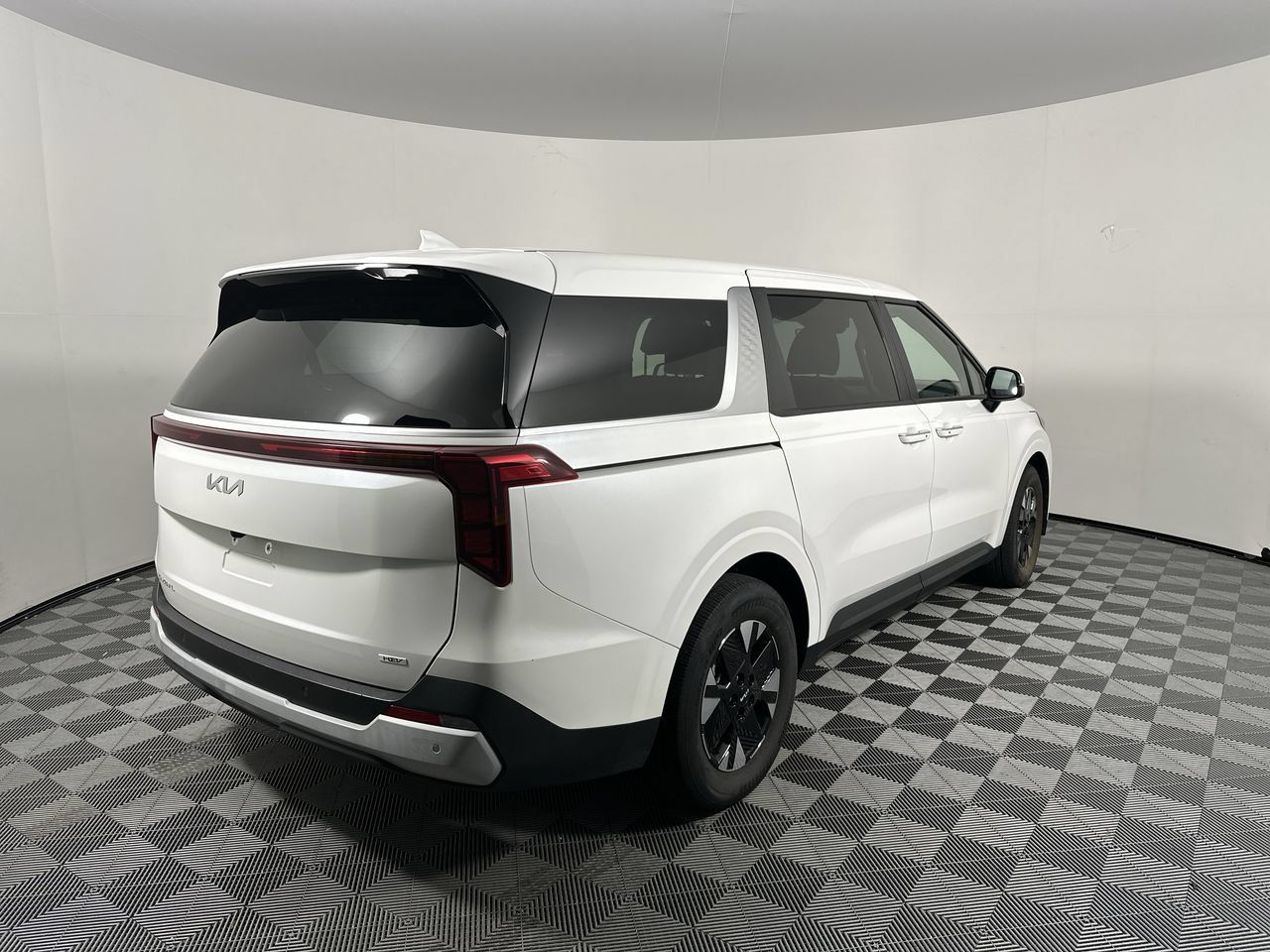 Certified 2026 Kia Carnival LXS FWD image 19