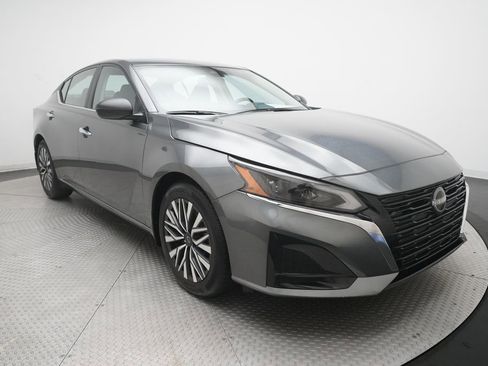 Certified 2024 Nissan Altima 2.5 SV FWD image 34