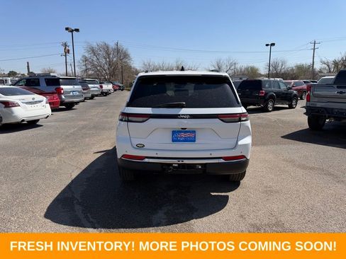 Used 2023 Jeep Grand Cherokee Laredo image 5