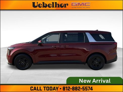 Used 2025 Kia Carnival FWD image 16