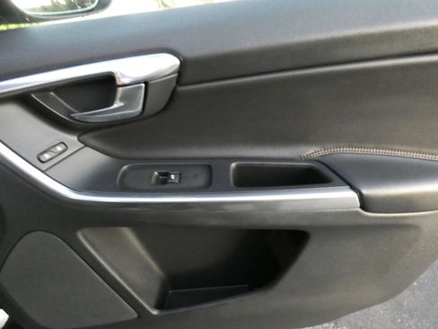 Used 2016 Volvo XC60 T6 Platinum image 32