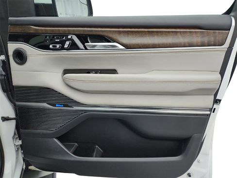 Used 2022 Jeep Grand Wagoneer Series II w/ Convenience Group III image 28