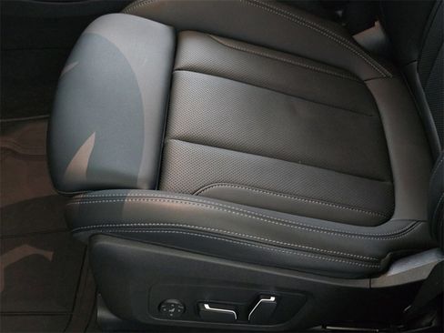 Used 2025 BMW X4 xDrive30i w/ Premium Package image 31