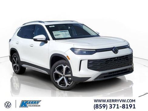 New 2026 Volkswagen Tiguan SE AWD/4WD image 1