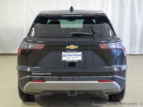 Used 2025 Chevrolet Equinox LT AWD/4WD image 6