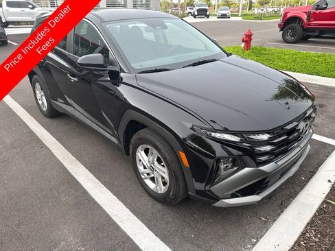 Used 2025 Hyundai Tucson SE FWD image 2