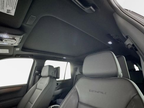 New 2026 GMC Yukon Denali w/ Denali Reserve Package AWD/4WD image 14