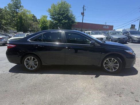 Used 2015 Toyota Camry SE FWD image 4