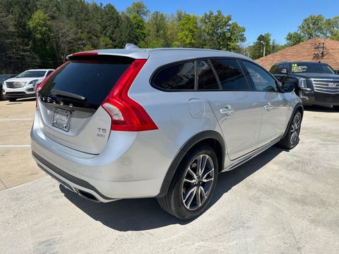 Used 2016 Volvo V60 T5 Cross Country image 17
