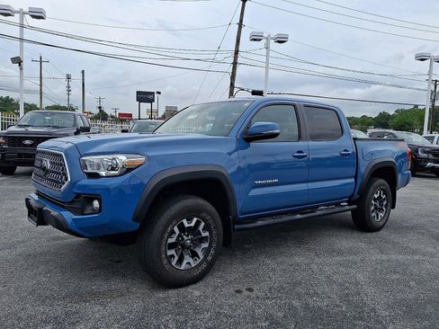 Used 2019 Toyota Tacoma TRD Off-Road AWD/4WD image 3