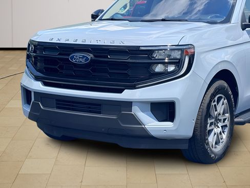 Used 2025 Ford Expedition Active RWD image 41