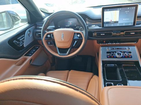 Certified 2023 Lincoln Aviator Black Label w/ Class IV Trailer Tow Package AWD/4WD image 8