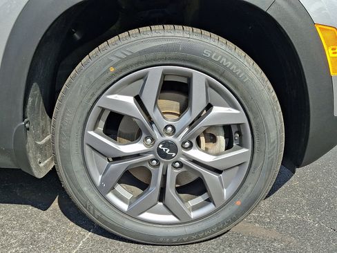 Used 2024 Kia Seltos S AWD/4WD image 8
