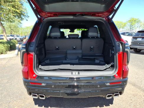 Used 2025 Chevrolet Traverse RS w/ LPO, Floor Liner Package AWD/4WD image 10