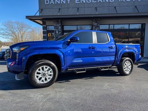 Used 2025 Toyota Tacoma SR5 image 6