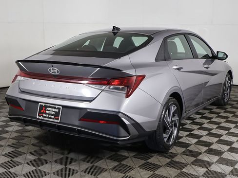 Used 2025 Hyundai Elantra Sport FWD image 8