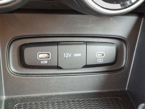 Used 2024 Hyundai Venue SEL image 15