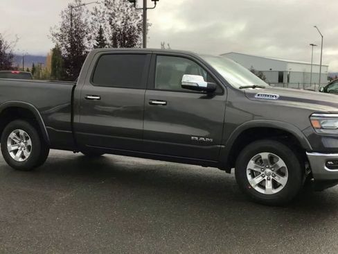 Used 2022 RAM 1500 Laramie AWD/4WD image 2