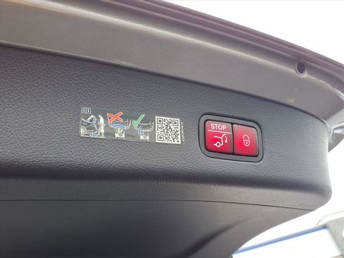 Used 2024 Mercedes-Benz GLC 300 4MATIC image 27