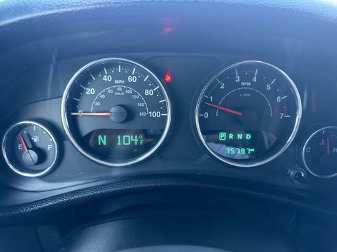 Used 2014 Jeep Wrangler Unlimited Sahara w/ Connectivity Group AWD/4WD image 18