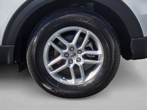 New 2026 Ford Explorer Active RWD image 9
