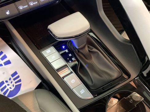 Used 2023 Hyundai Elantra Limited w/ Preferred Accessory Package image 43