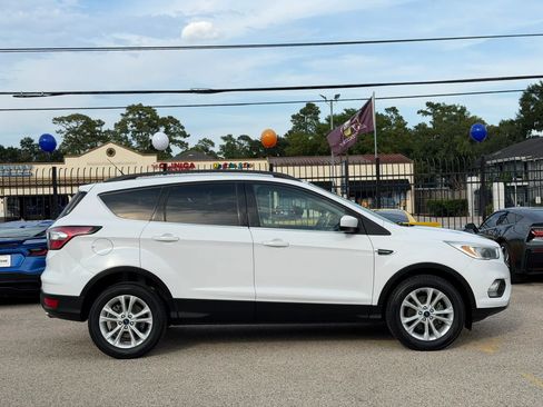 Used 2018 Ford Escape SE FWD image 9
